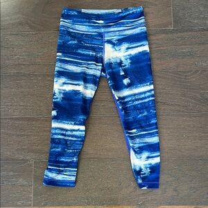 Womens cropped Under Armour leggings vibrant blue and White Pattern size XS
